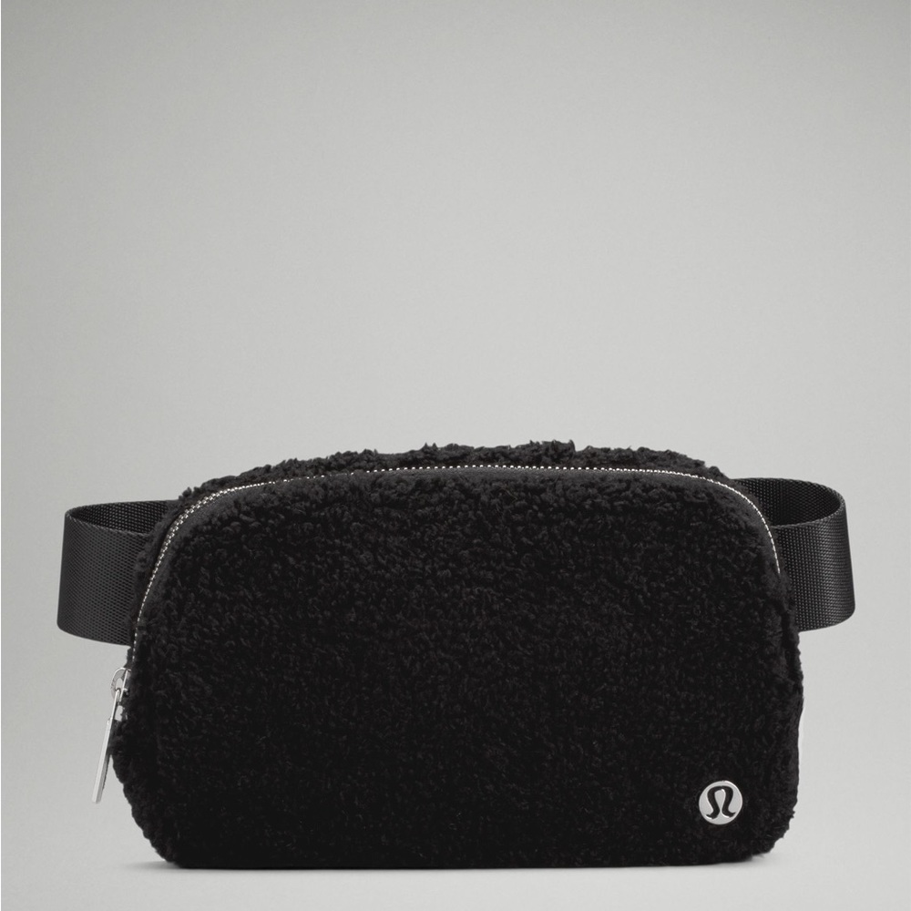 Lululemon Everywhere Belt Bag Black Fleece